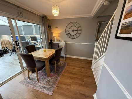 4 bedroom detached house to rent - Photo 3