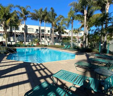 Newly Renovated 2024 | 3 Bedrooms with a Pool & Gym! - Photo 5