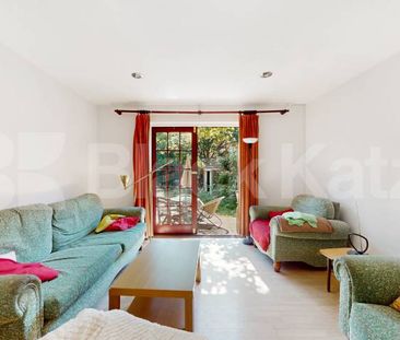 Generous four bed house, Includes heating & hot water - Photo 3