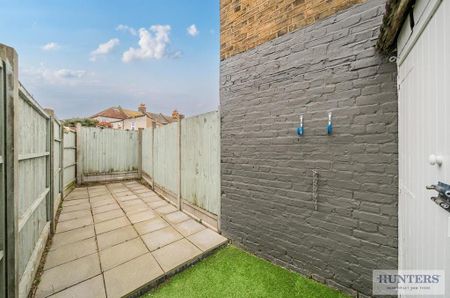 2 bedroom end of terrace house to rent - Photo 3