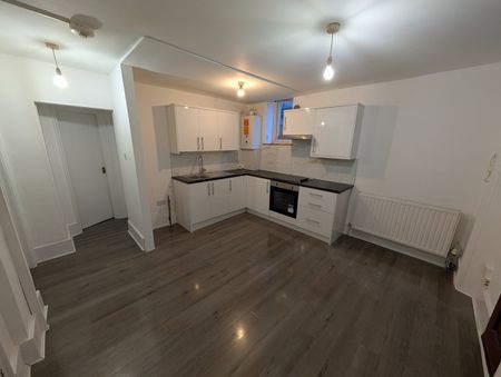 1 Bed Flat, Balfour Road, IG1 - Photo 2