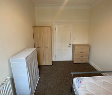 Feversham Crescent, Wigginton Road - P2111 - Photo 4