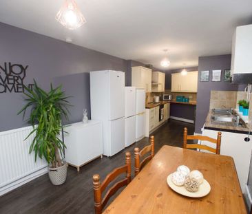 Devon Place Room 2 - Photo 1