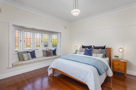 Art Deco Family Home with Panoramic City Views - Photo 5