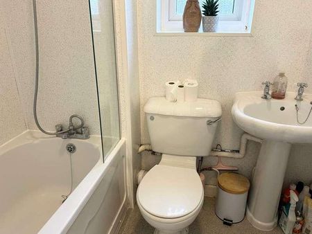 Glyndebourne Gardens, Banbury, OX16 - Photo 2