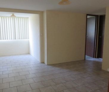 Unfurnished 2 bedroom Unit - Photo 3