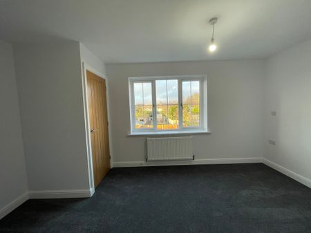 2 bedroom Semi-Detached House to let - Photo 2