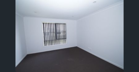 STYLISH FAMILY HOME - Photo 3