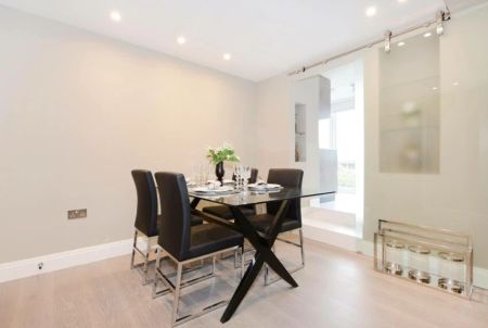 3 Bedroom Apartment - Photo 2