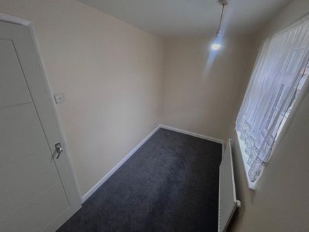 2 bedroom semi-detached house to rent - Photo 2