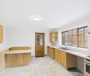 4 bedroom detached house to rent - Photo 6