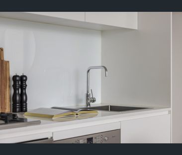 North-facing home / rooftop position / impressive city views - Photo 3