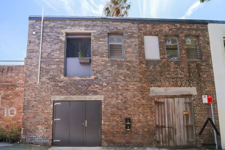 Spacious One Bedroom Apartment - Photo 2