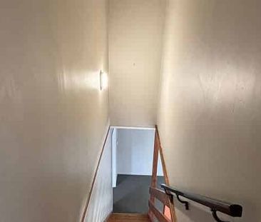 Tidy 2 Bdrm upstairs living with poss 3rd below - Photo 2