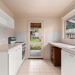 9 Pleasant Rise, Croydon South - Photo 2