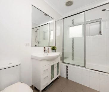 Private Parkside Living in Kalynda Chase - Photo 2