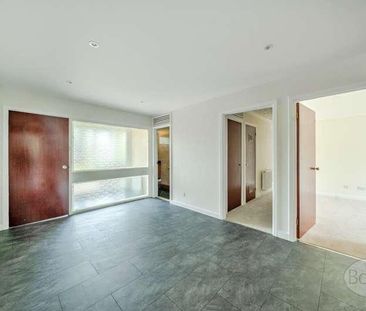 Haymeads Drive, Esher, Surrey, KT10 - Photo 1