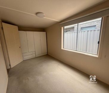 MODERN COTTAGE WITH LARGE SHED - Photo 4