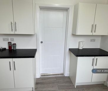 3 bedroom end of terrace house to rent - Photo 5