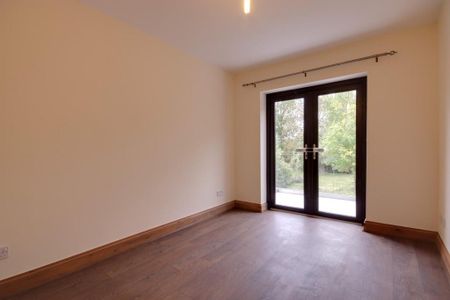 3 bedroom detached bungalow to rent - Photo 2