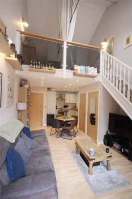 1 Bedroom Flat/Apartment To Let - Photo 1