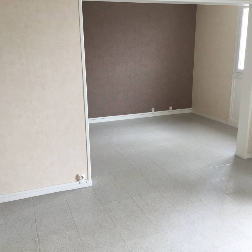 TILLIERES SUR AVRE - T4 de 80 m² - Photo 1