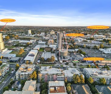 Ground Level 1 Bedroom Apartment, Furnished in Prime Location!!! - Photo 3