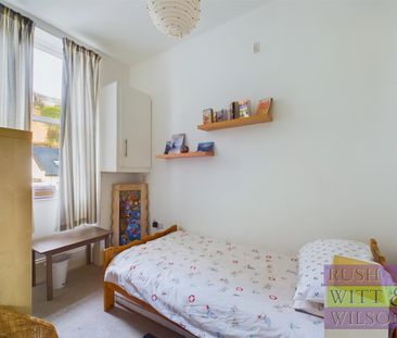 2 Bed Flat - Conversion - Photo 4