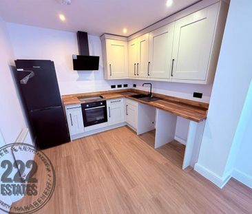 3 bedroom semi-detached house to rent - Photo 4