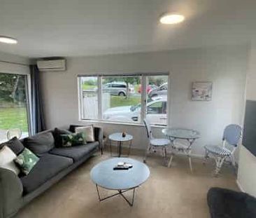 Nice and handy, Available to view after Easter - Photo 1