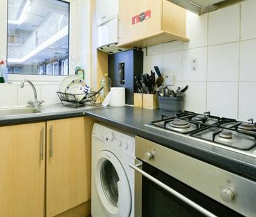 1 bedroom in a flat share to rent - Photo 5