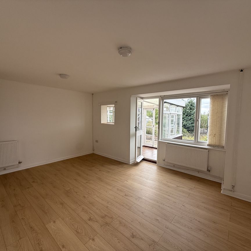 To Rent – Property Options Estate Agents Traditional two-bedroom detached bungalow in a sought-after cul-de-sac. Features private enclosed garden, Council Tax Band C, EPC D. viewing is essential. - Photo 1
