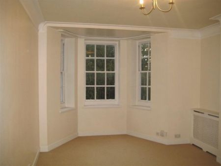 Two bed apartment- Westfield Hall Birmingham - Student Accommodation - Photo 2