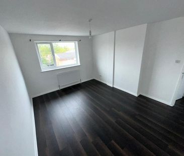 4 bedroom terraced house to rent - Photo 2