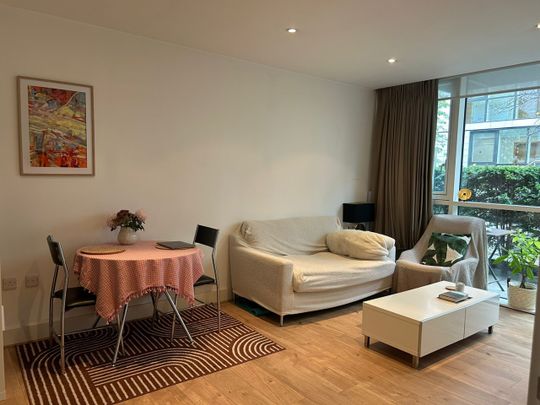 1 Bed Flat, Times Square, E1 - Photo 1