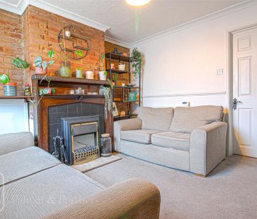 2 bedroom terraced house to rent - Photo 4