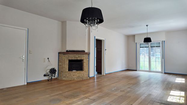 Zonnig en rustig gelegen alleenstaande woning te Eeklo! - Photo 1