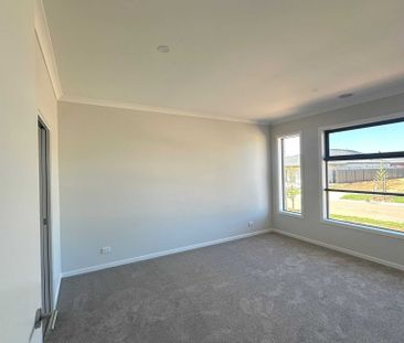 Modern Living with Comfort, Space, and Style - Photo 3