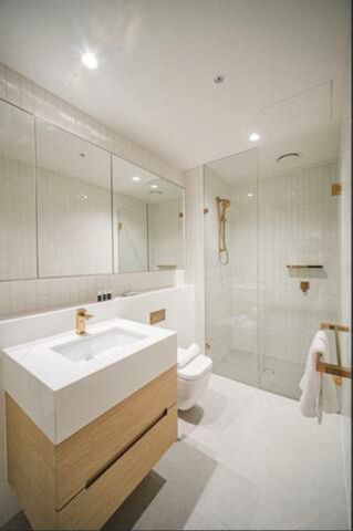 Lovely Fully Furnished One bedroom plus study apartment in Collin's house! - Photo 3