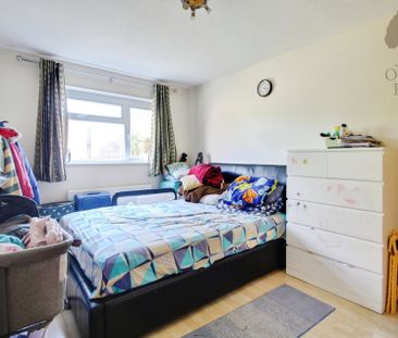 2 bed flat to rent in Tithe Court, Slough, SL3 - Photo 3