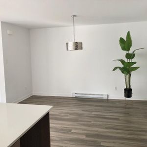 **SUPERBE 4,5 À LOUER LAVAL (Ste-Rose/Champfleury)** - Photo 2