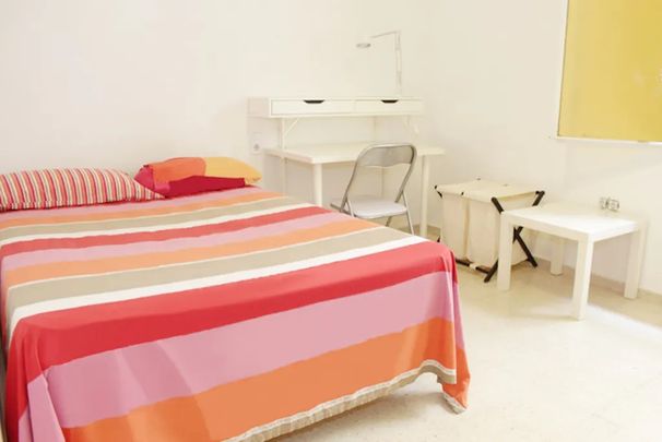 Calle Buiza y Mensaque, Sevilla, Andalusia 41004 - Photo 1