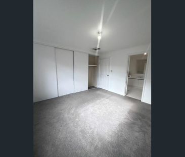 Comfortable & Convenient 3-Bedroom Home – Close to Everything! - Photo 2