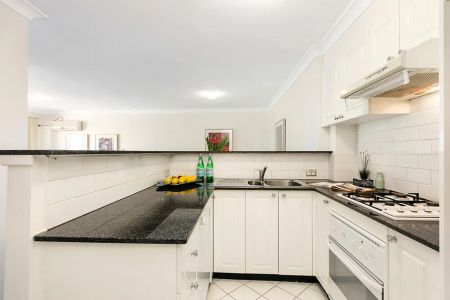 TWO BEDROOM UNIT IN GREAT LOCATION! - Photo 4