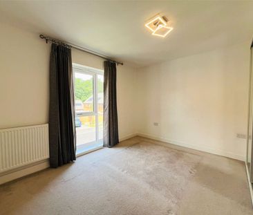 Divot Way, Basingstoke, Hampshire, RG24 - Photo 3
