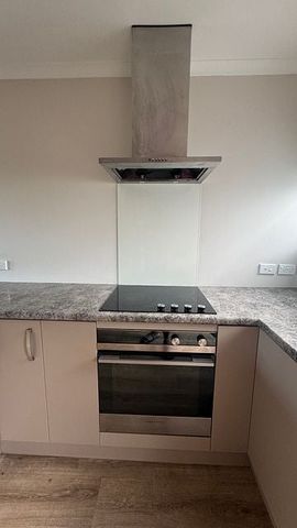 Charming 2BR Home w/ Garden - Weymouth - Photo 5