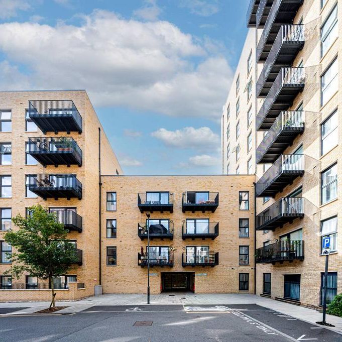 3 bedroom flat to rent - Photo 1
