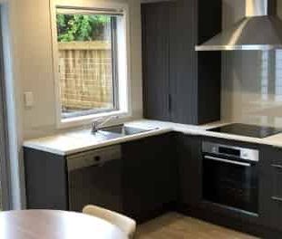 Central Hamilton Studio with Ensuite & Utilities Included - Photo 2