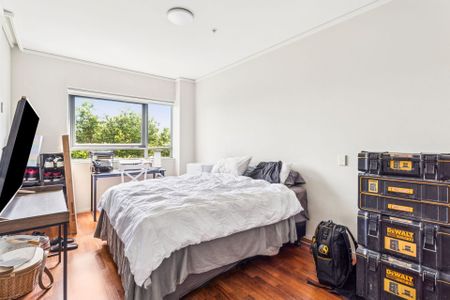 Spacious Three Bedroom Apartment with Modern Style and Stunning Balcony! - Photo 2