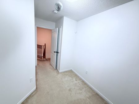 For Lease - 37 Magpie Way, Whitby, Ontario - Photo 4